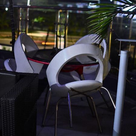 Caesar'S Luxury Hotel Леки Екстериор снимка