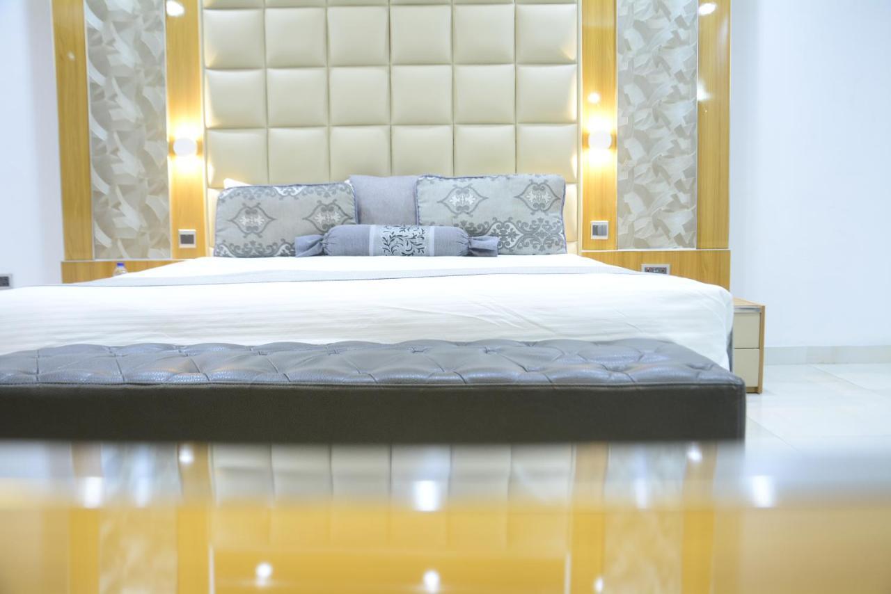 Caesar'S Luxury Hotel Леки Екстериор снимка