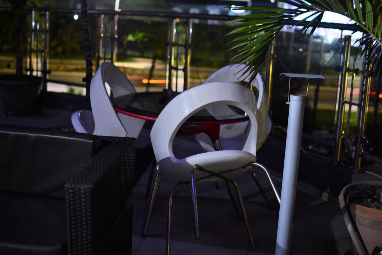 Caesar'S Luxury Hotel Леки Екстериор снимка