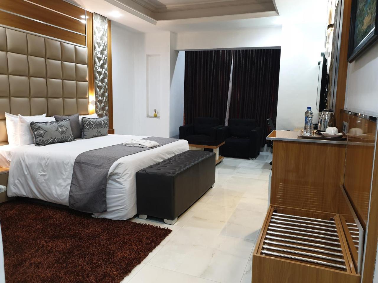Caesar'S Luxury Hotel Леки Екстериор снимка