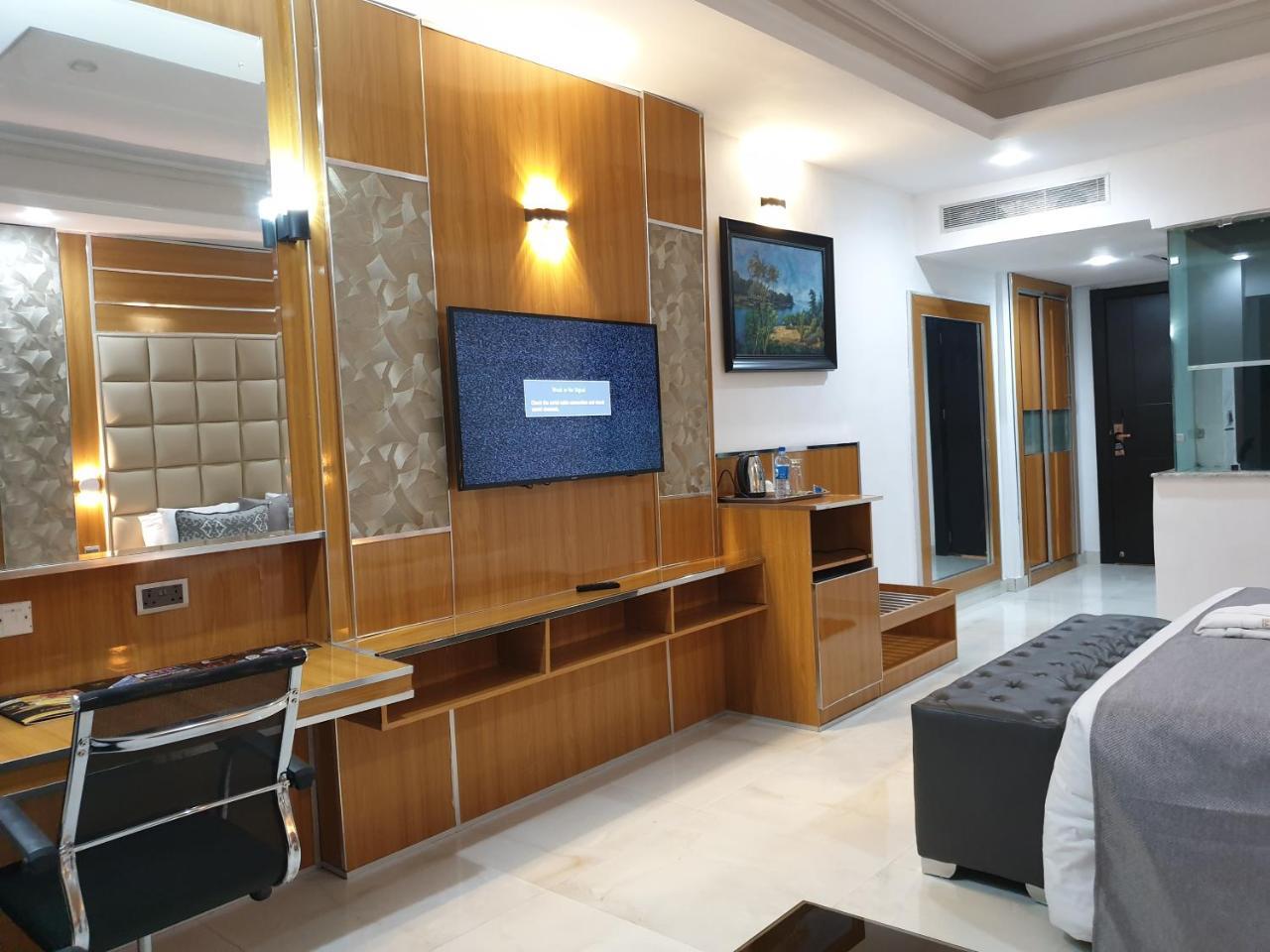 Caesar'S Luxury Hotel Леки Екстериор снимка