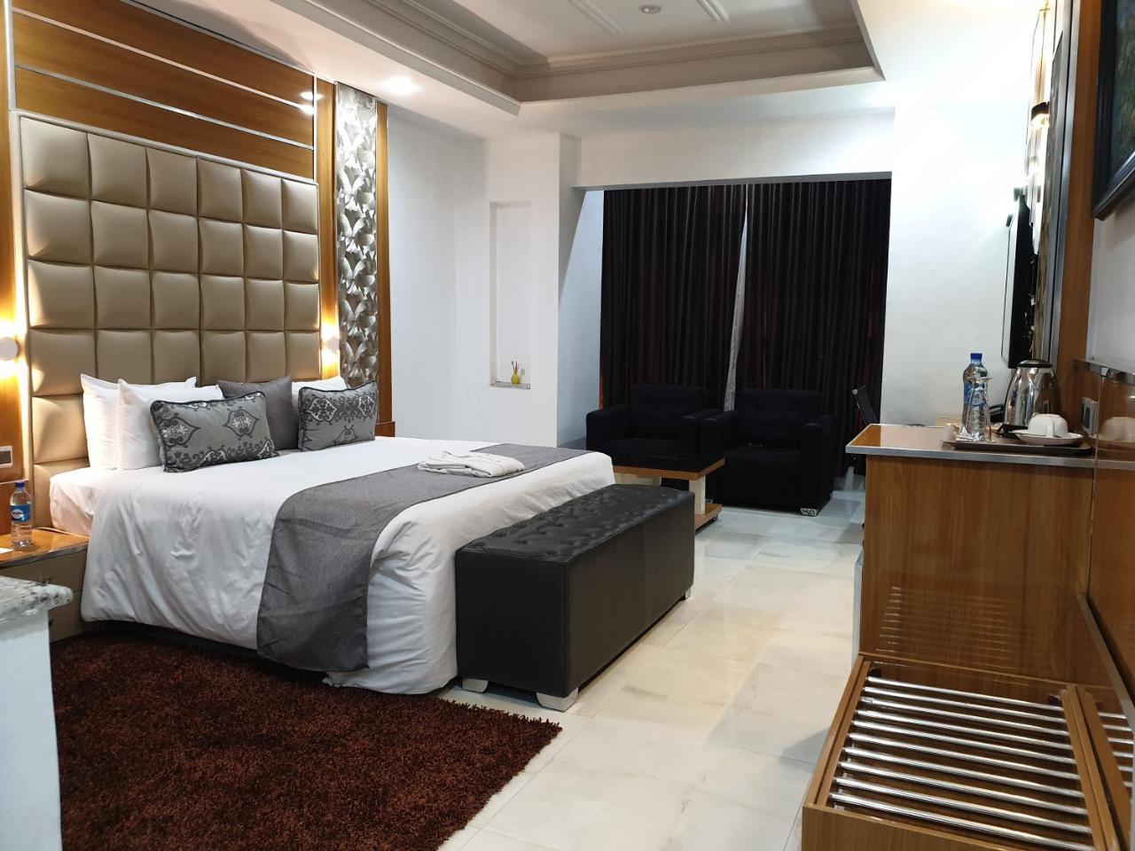 Caesar'S Luxury Hotel Леки Екстериор снимка